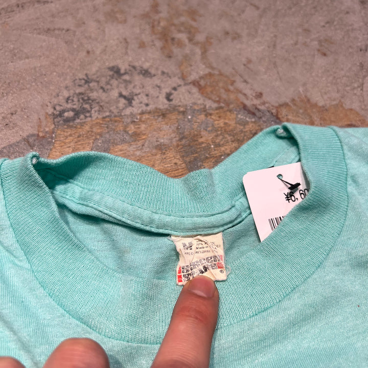 Used clothing Made in USA 80's Schoolies Stars/Duck/Paradise Escape to Lake Whitewater/Print T-shirt/Size M