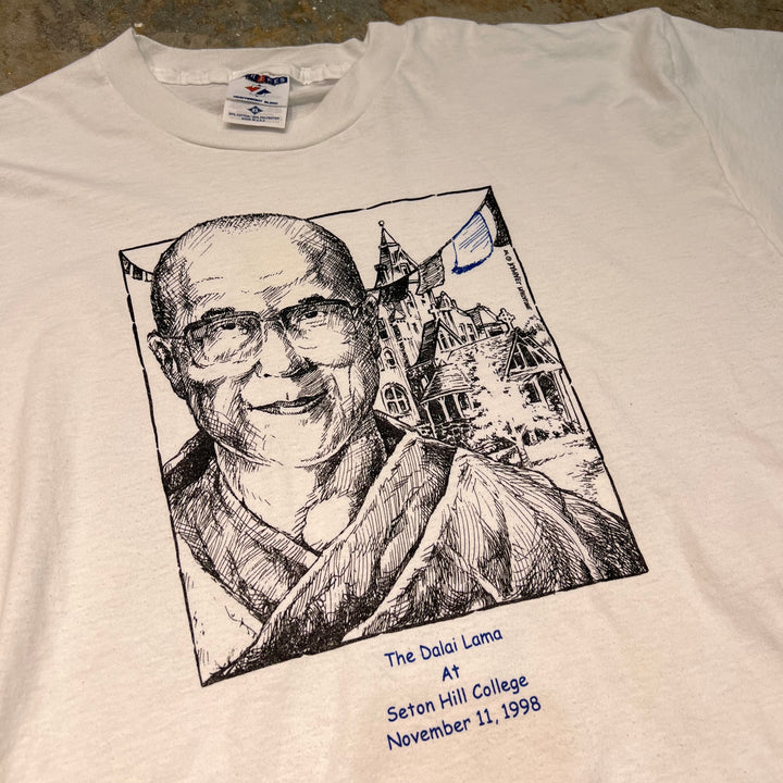古着 USA製 98's ジャージーズ/ダライ・ラマ/セトンヒル大学にて/11月11日/ヴィンテージ シングルステッチプリントTシャツ/サイズXL