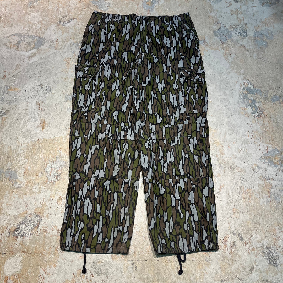 #4504 Used clothing unknown/trebark Camouflage Cargo Pants/trevork cargo pants/real tree pattern/size 38