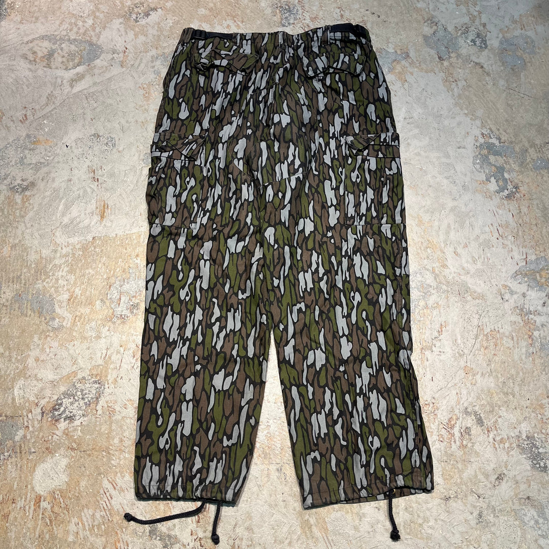 #4504 Used clothing unknown/trebark Camouflage Cargo Pants/trevork cargo pants/real tree pattern/size 38