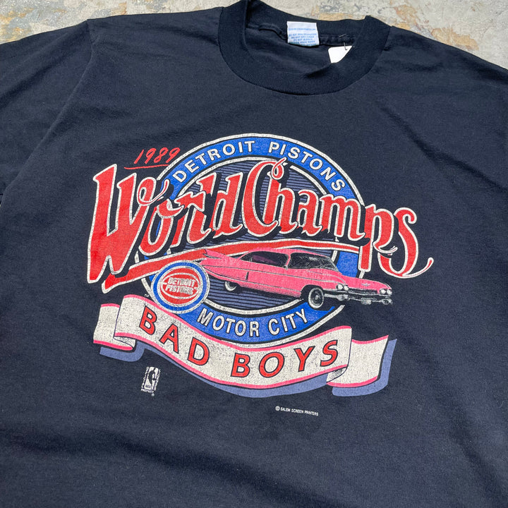 중고 의류 80 년대 미국 제작 세일럼 / NBA 디트로이트 피스톤 1989 세계 챔피언 / vs 나쁜 소년 / 농구 / 빈티지 싱글 스티치 프린트 티셔츠 / 크기 L