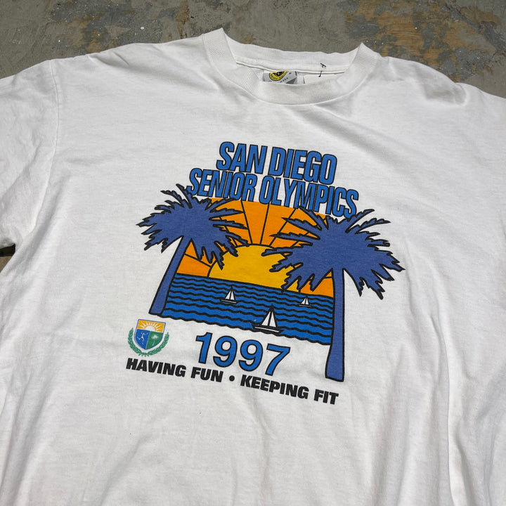 古着 90's USA製 USAVINTAGE / サンディエゴ・シニアオリンピック / 楽しむ・健康維持 / 1997年 / ヴィンテージ シングルステッチ プリントTシャツ / サイズL