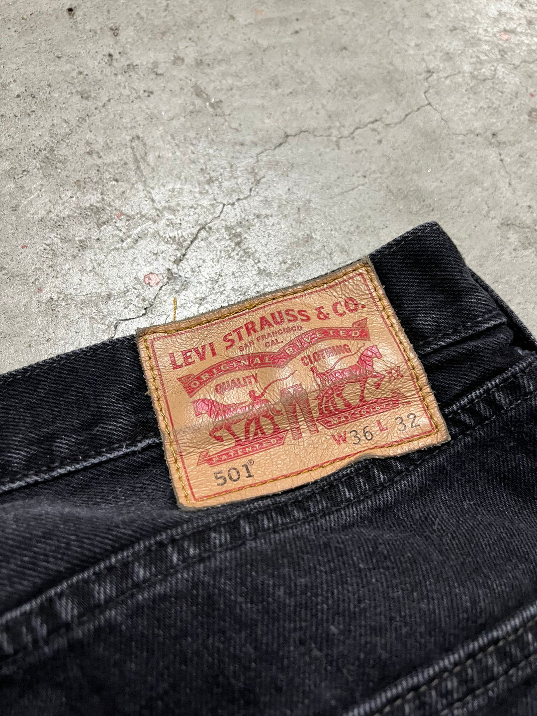 #MA23 Used clothing Levi's/Levi's/Black Denim Pants/501/Actual size 36 x 32