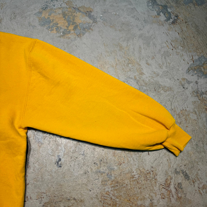 Used clothing Made in USA 90's RUSSELL ATHLETIC/ Russell Athletic/ Blank Crew Neck Sweatshirt/ Size L
