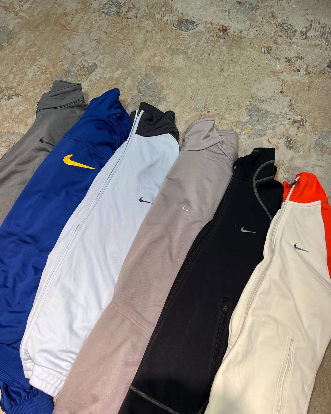 トラックジャケット