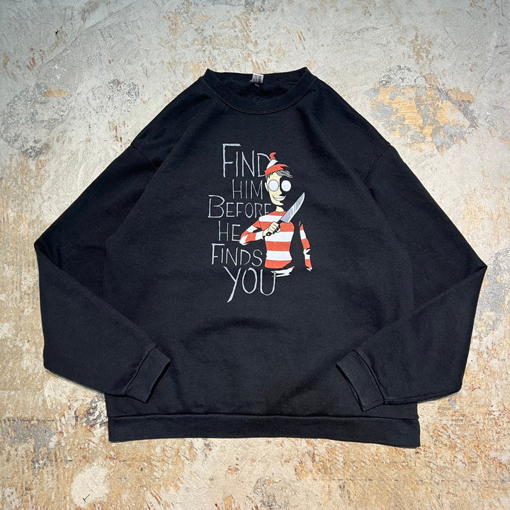 #3910 古着 Crew Neck Print Sweat Shirt/クルーネックプリントスウェット/FIND HIM BEFORE HE FINDS YOU / Where's Wally Comedy Horror / サイズL