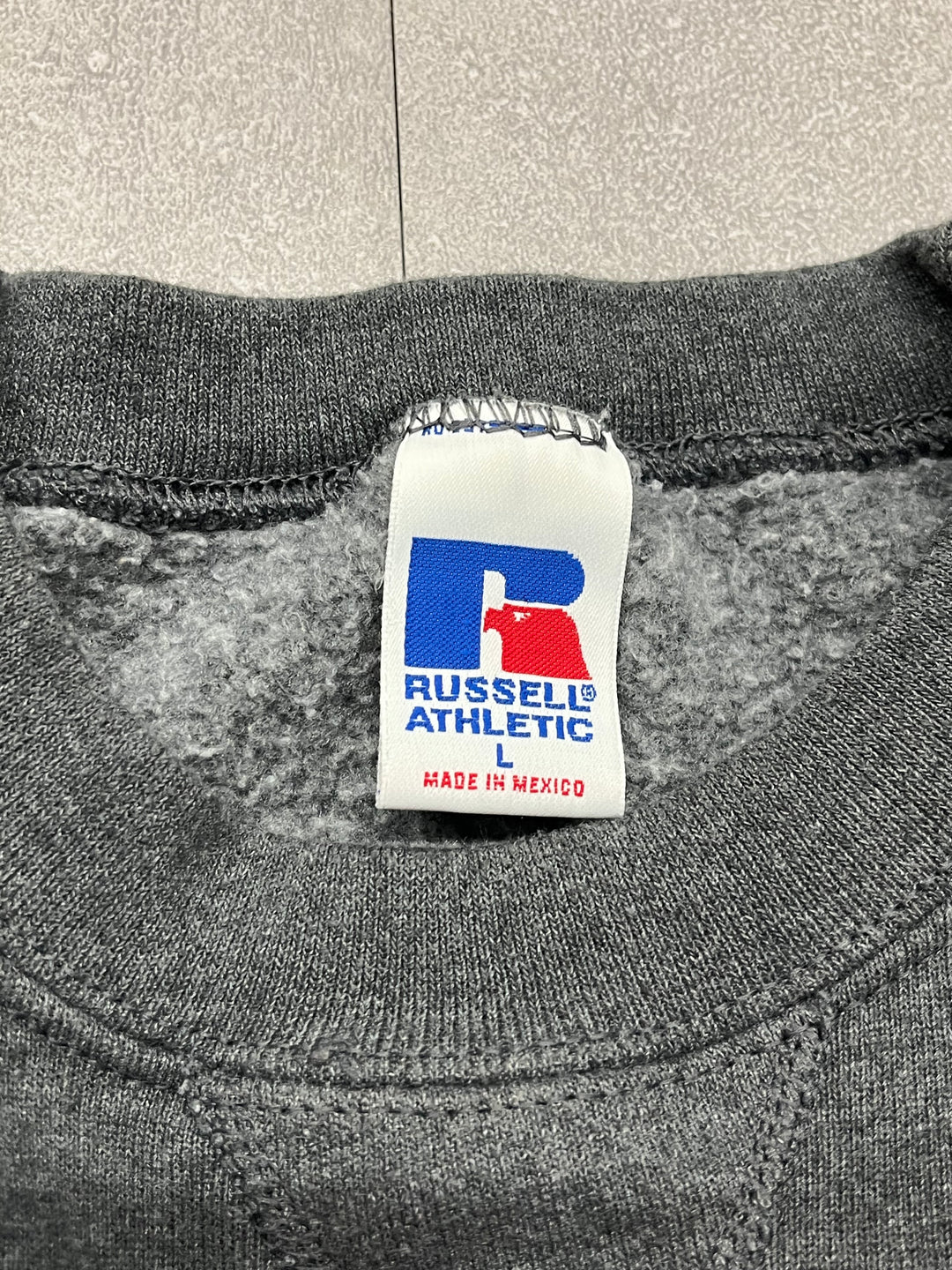 古着 90's〜 RUSSELLATHLETIC/ ラッセル アスレチック/ クルーネックブランクスウェット/ Vガゼット/ サイズL