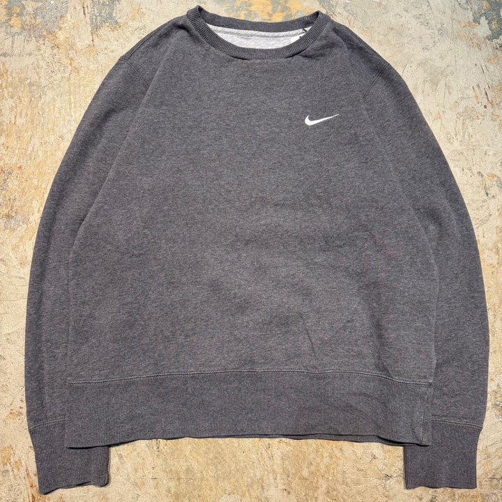 古着 NIKE/ ナイキ/ クルーネックスウェット/ ワンポイント刺繍/ サイズM