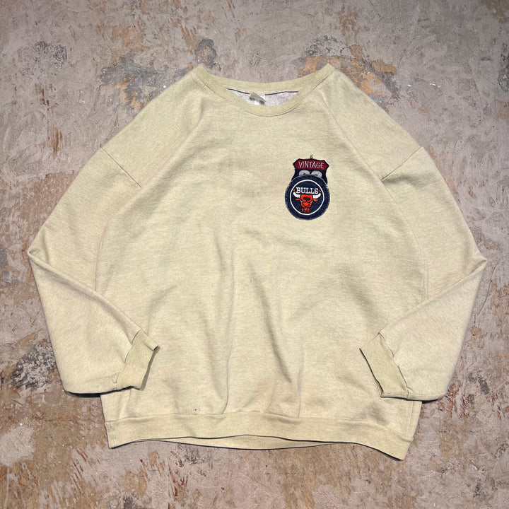 #3985 古着　Unknow/Crew neck sweat/クルーネックスウェット/VINTAGE BULLS/NBA/サイズXL相当