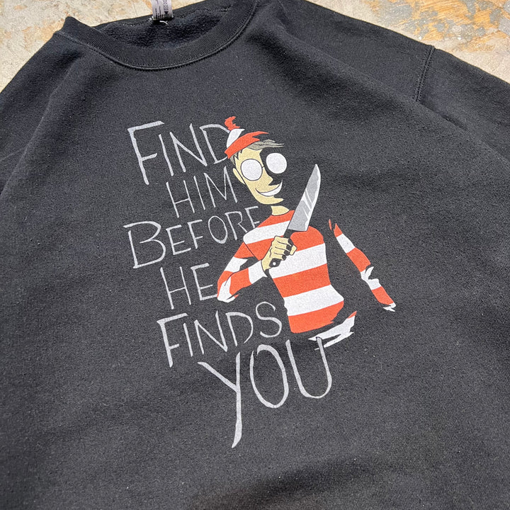 #3910 古着 Crew Neck Print Sweat Shirt/クルーネックプリントスウェット/FIND HIM BEFORE HE FINDS YOU / Where's Wally Comedy Horror / サイズL