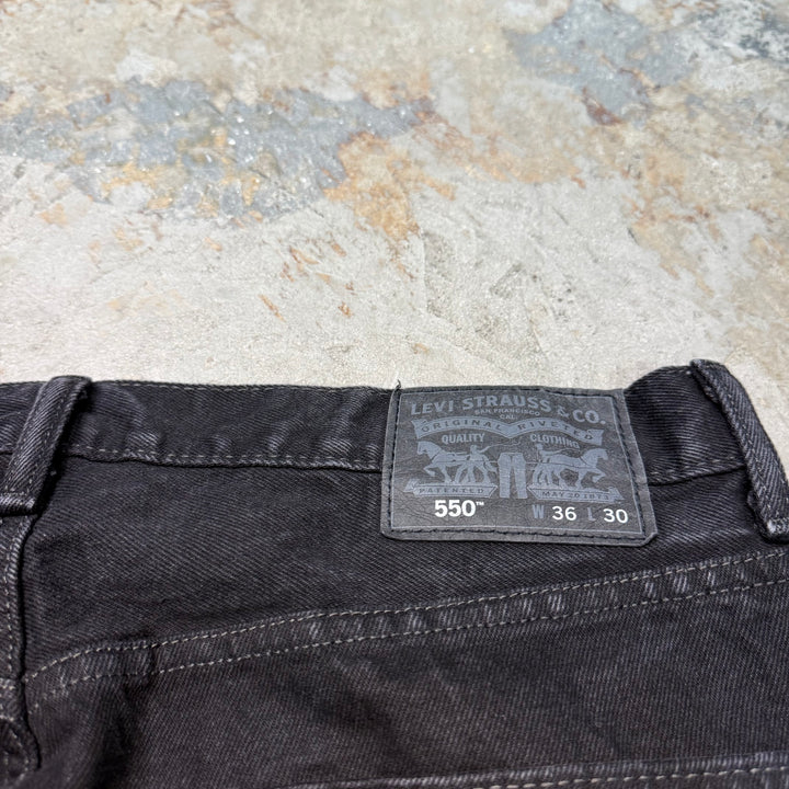 二手衣服Levi's/Levi的/黑色牛仔褲/550/實際尺寸35 x 30