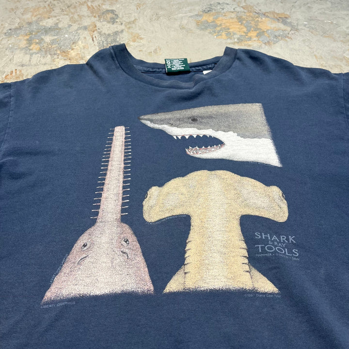 古着 USA製 97's SHARK&RAY TOOLS / HAMMER・TOOTH・SAW / サメ / ヴィンテージ シングルステッチ プリントTシャツ/サイズXL