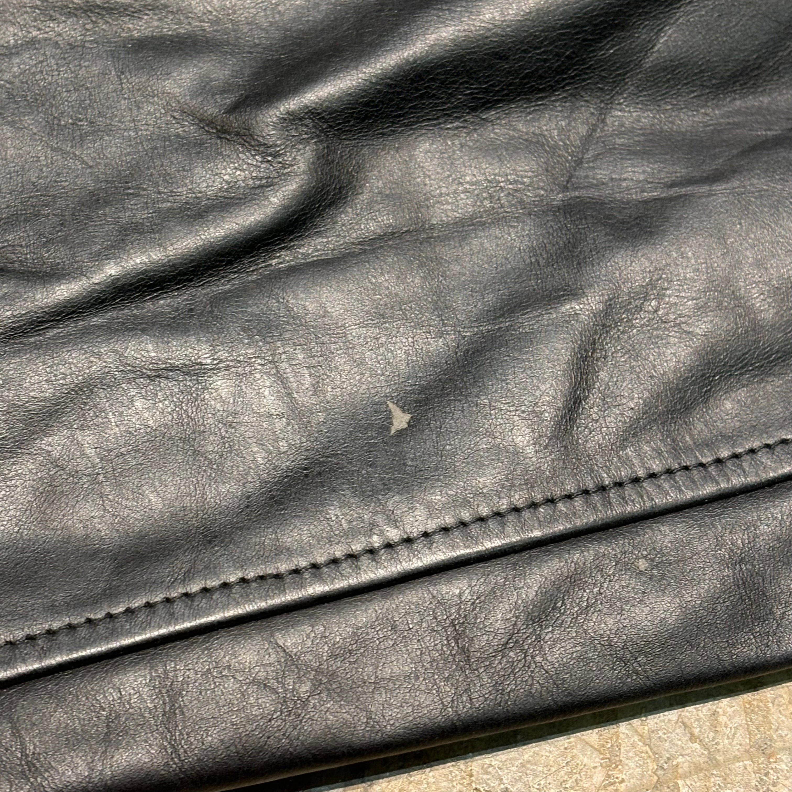 古着と古本売ってます様GAPレザー ボンバージャケットMA-1 Y2K 短丈 古着と古本売ってます様GAPレザー ボンバージャケットMA-1 Y2K