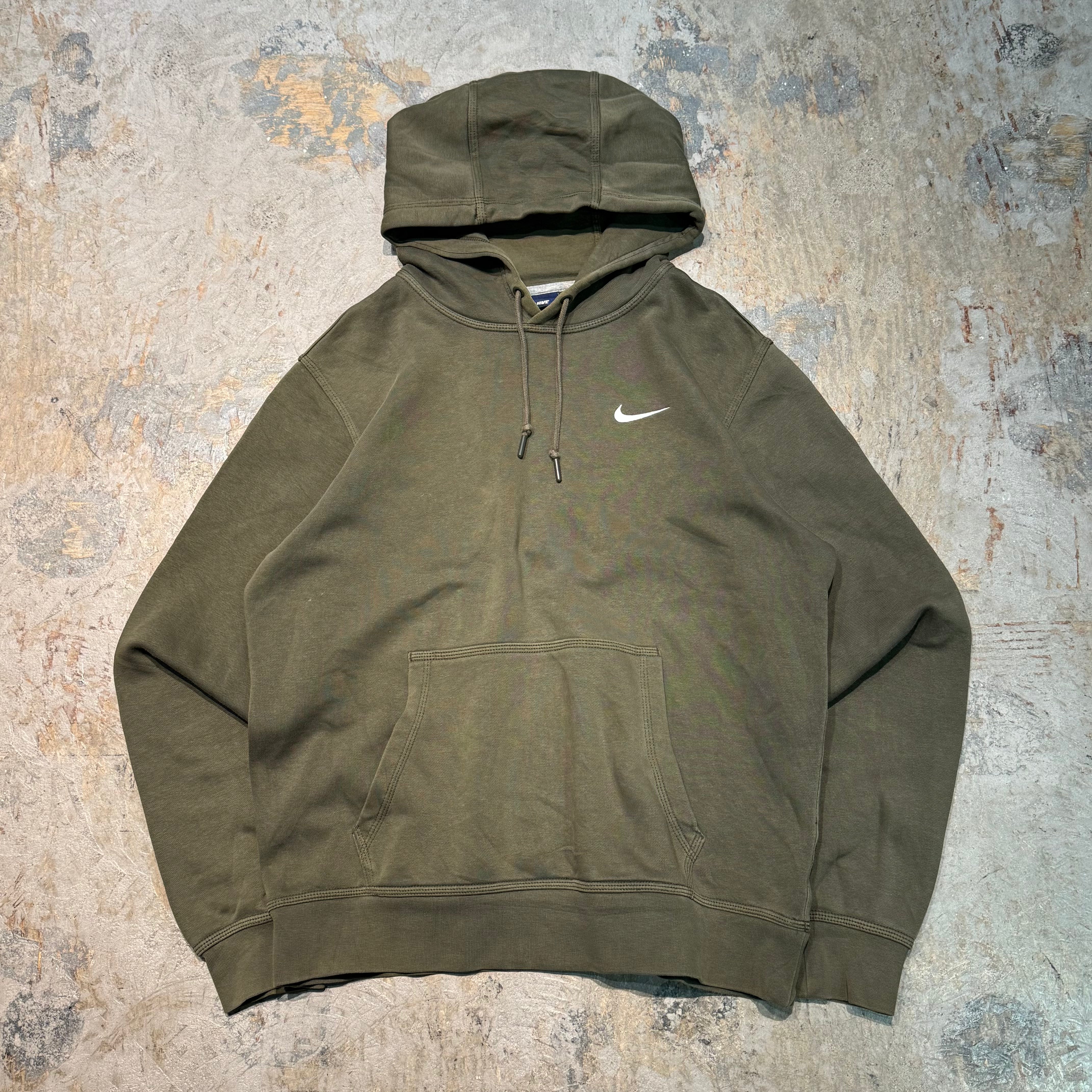 NIKE プルオーバーパーカー Mサイズ ワンポイント 刺繍 青 ナイキ ナイキ パーカー ブランド メンズ スウェット フード付き